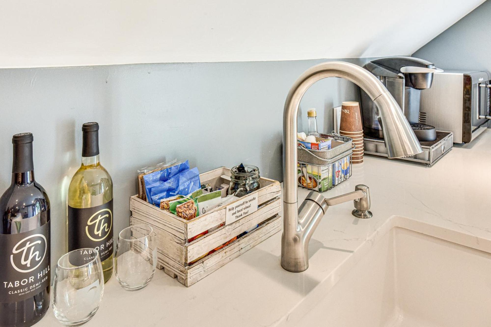Benton Harbor Apt With Balcony And Shared Fire Pit Екстериор снимка